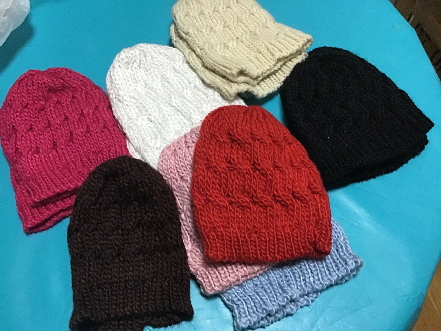 Wolle: 12 bonnets en laine, liquidation – Neu und originalverpackt aus Lausanne von topthai