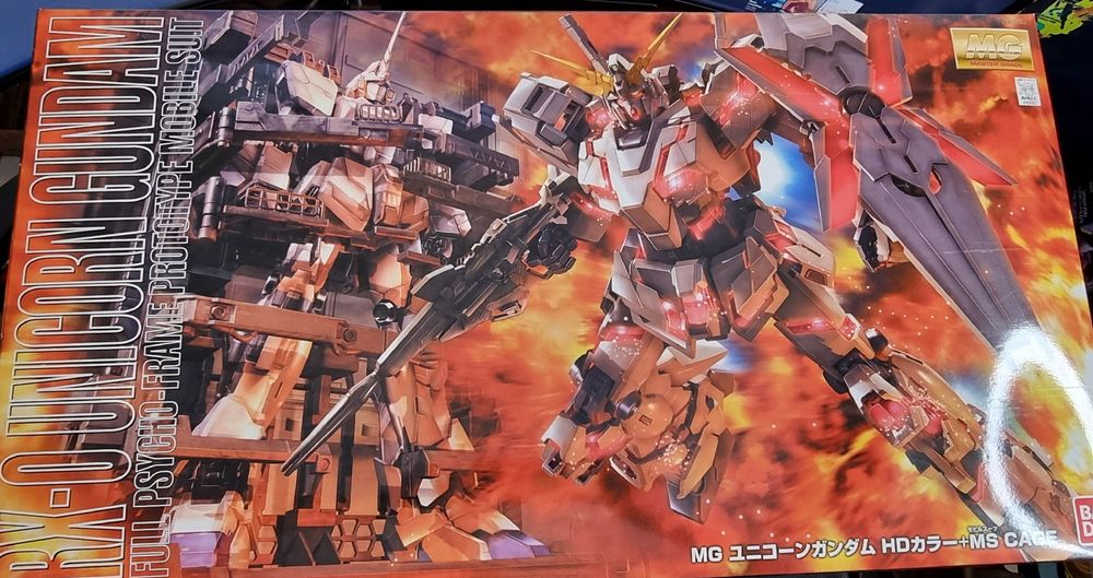 MG Unicorn Gundam PG Frame + Action Base Green Frame Build (Gebraucht ...