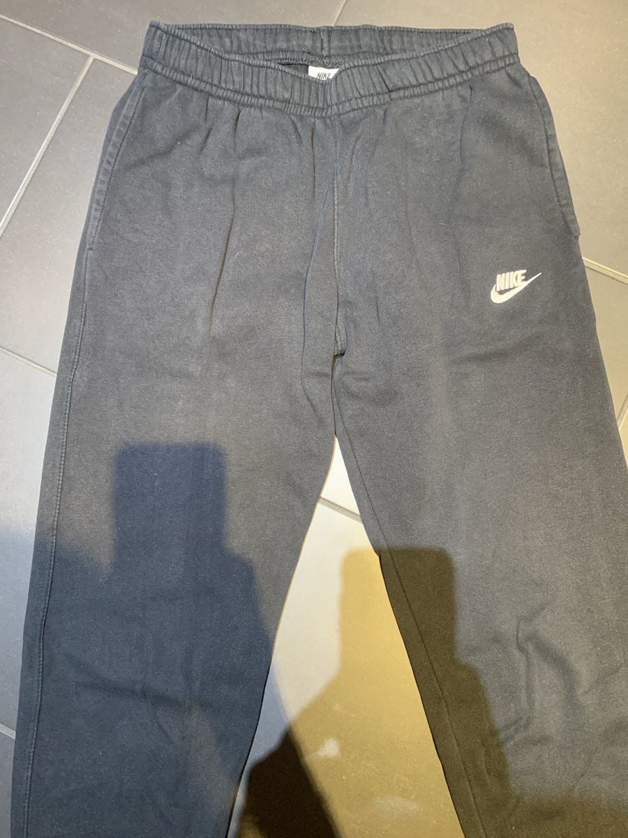 Nike Pantaloni: NIKE Jogginghose schwarz Grösse M  – Usato da Winterthur venduto da amapola 1