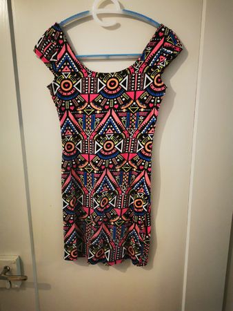 Neues Sommerkleid mit speziellem Muster, Grösse M
