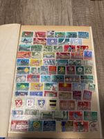 Briefmarken-Album mit verschiedenen Briefmarken guter Zustan