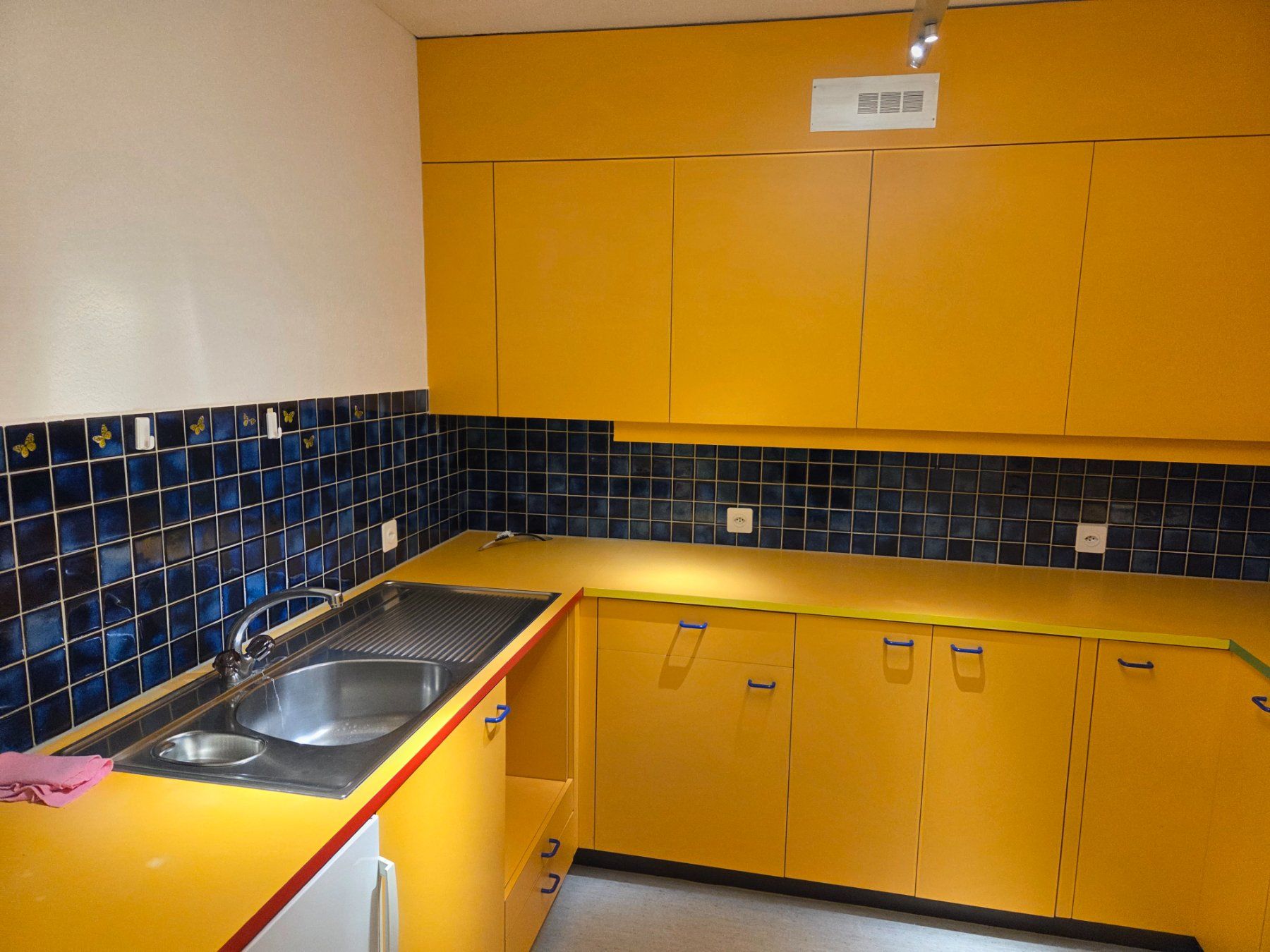 Cucine complete: Gebrauchte Retro Küche, gelb, gut erhalten – Usato da Schüpfheim venduto da Ruedi_73 1
