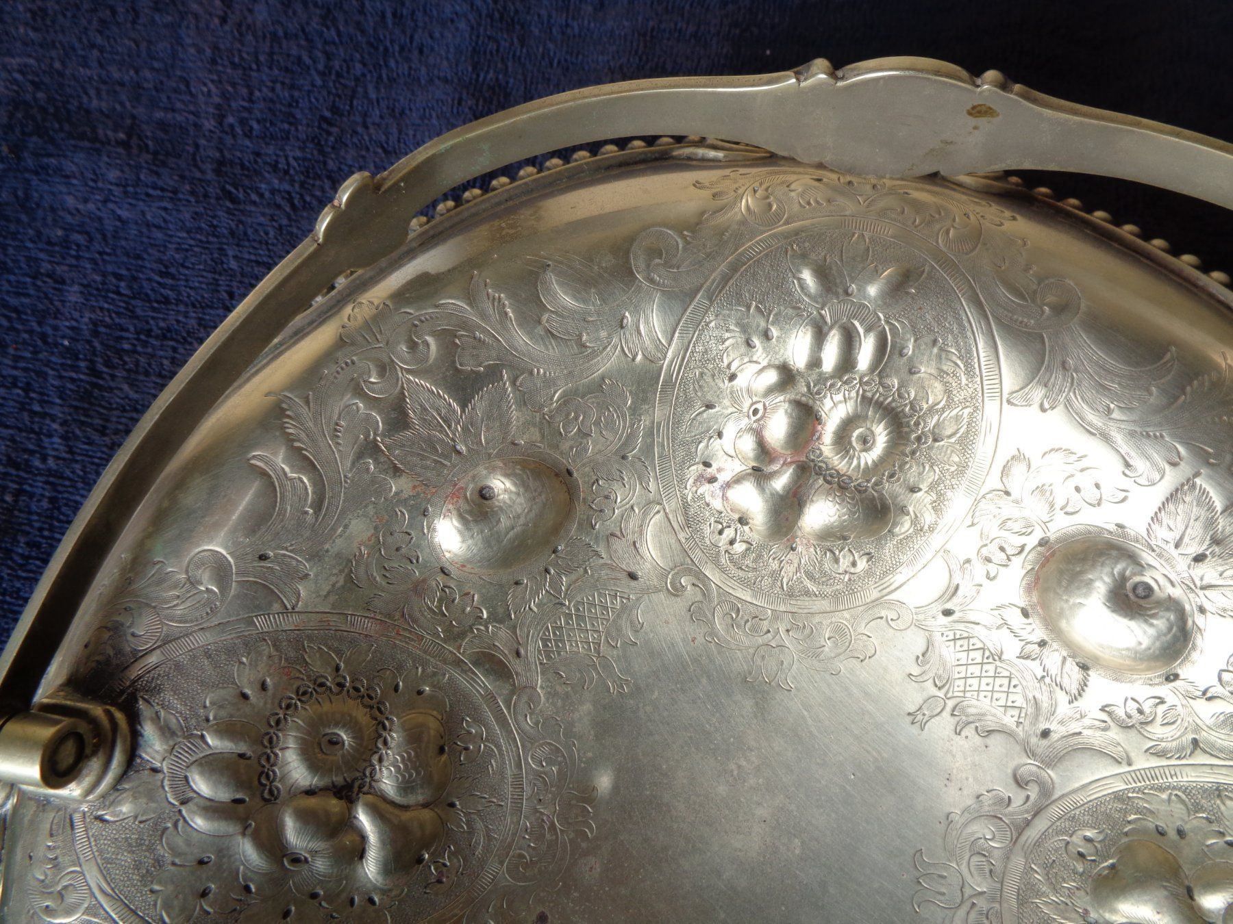 Servierplatten: Antike, versilb. Jugendstil-Henkelschale – Gebraucht aus Camorino von Hunpete 3