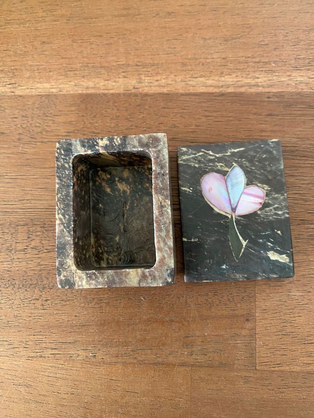 Portagioie: Schmuckschatulle aus Stein mit Blumenmuster. – Usato da Ebikon venduto da Radeon0 1