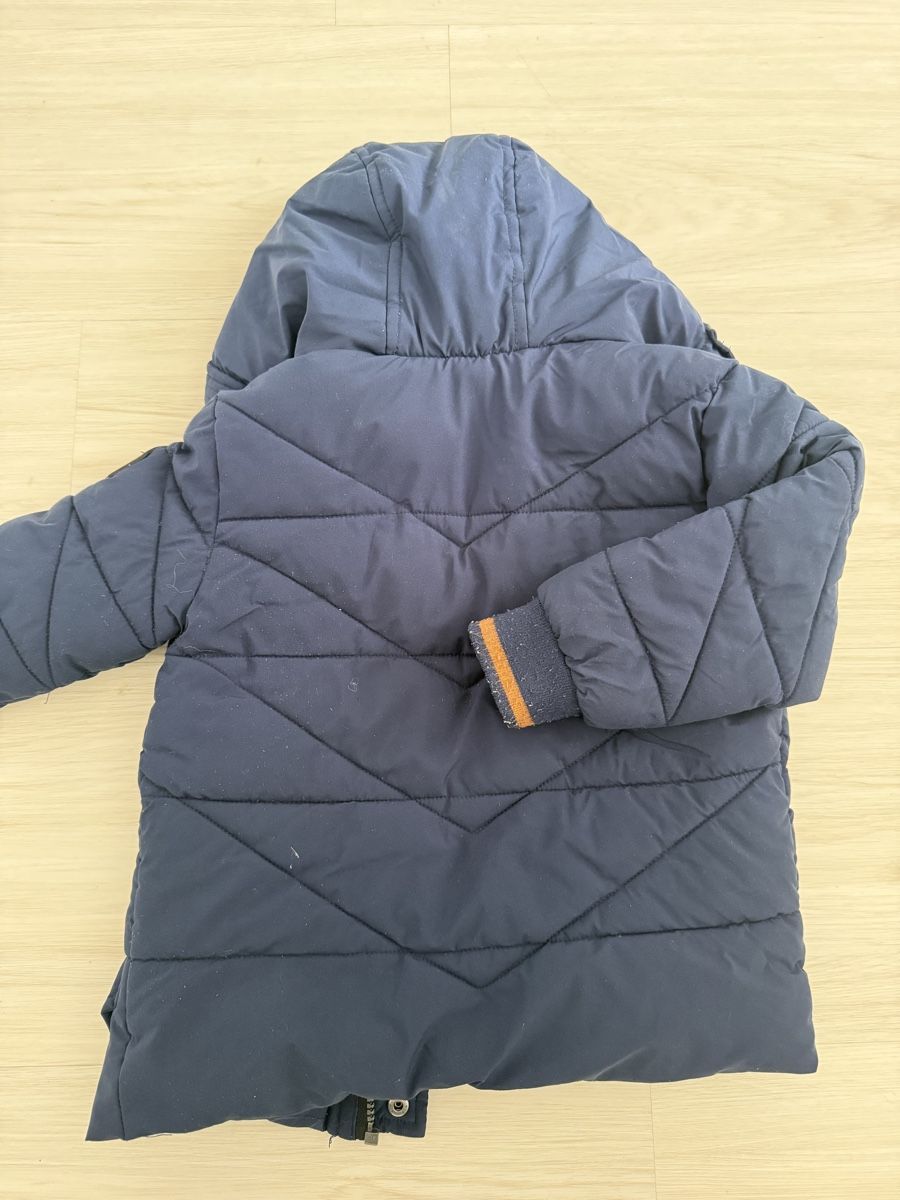 C&A Giacche & Cappotti: Kinder Winterjacke dunkelblau Grösse 92 – Usato da Wiedlisbach venduto da Sistershop 2