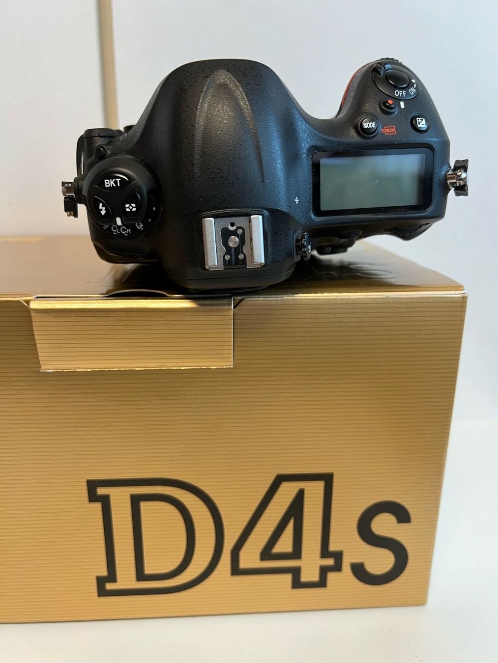 Nikon Kamera: Nikon D4s mit Wireless Transmitter WT-5 – Gebraucht aus Bremgarten AG von  3