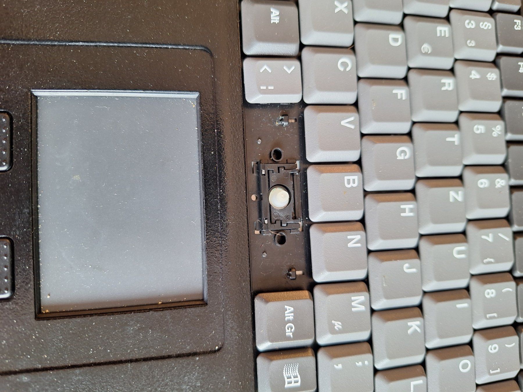 Server: Console KVM 8 port avec clavier et ecran 1U – Gebraucht aus Ferpicloz von bap_5dbb 4
