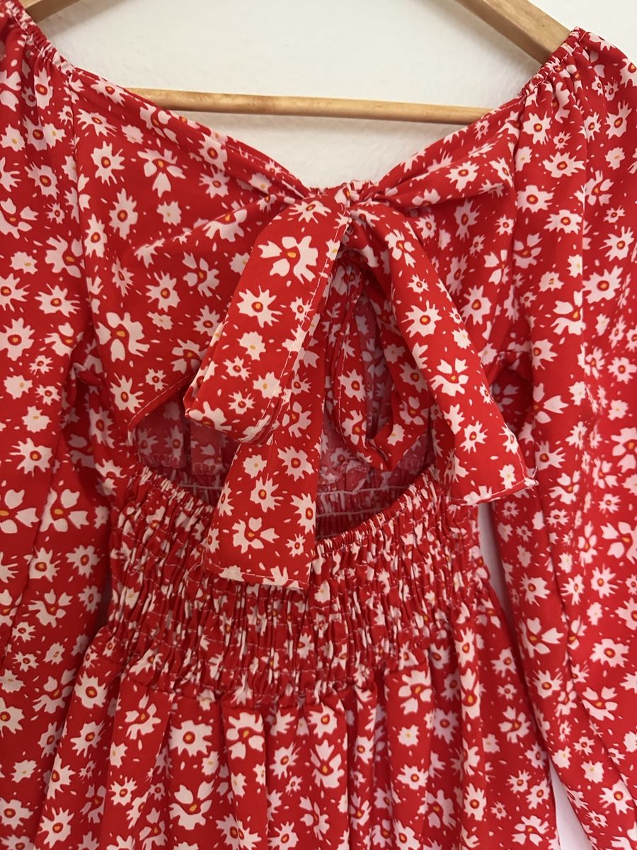 Kleider: Rotes Sommerkleid mit Blumenmuster – Gebraucht aus Stäfa von buecher10 4