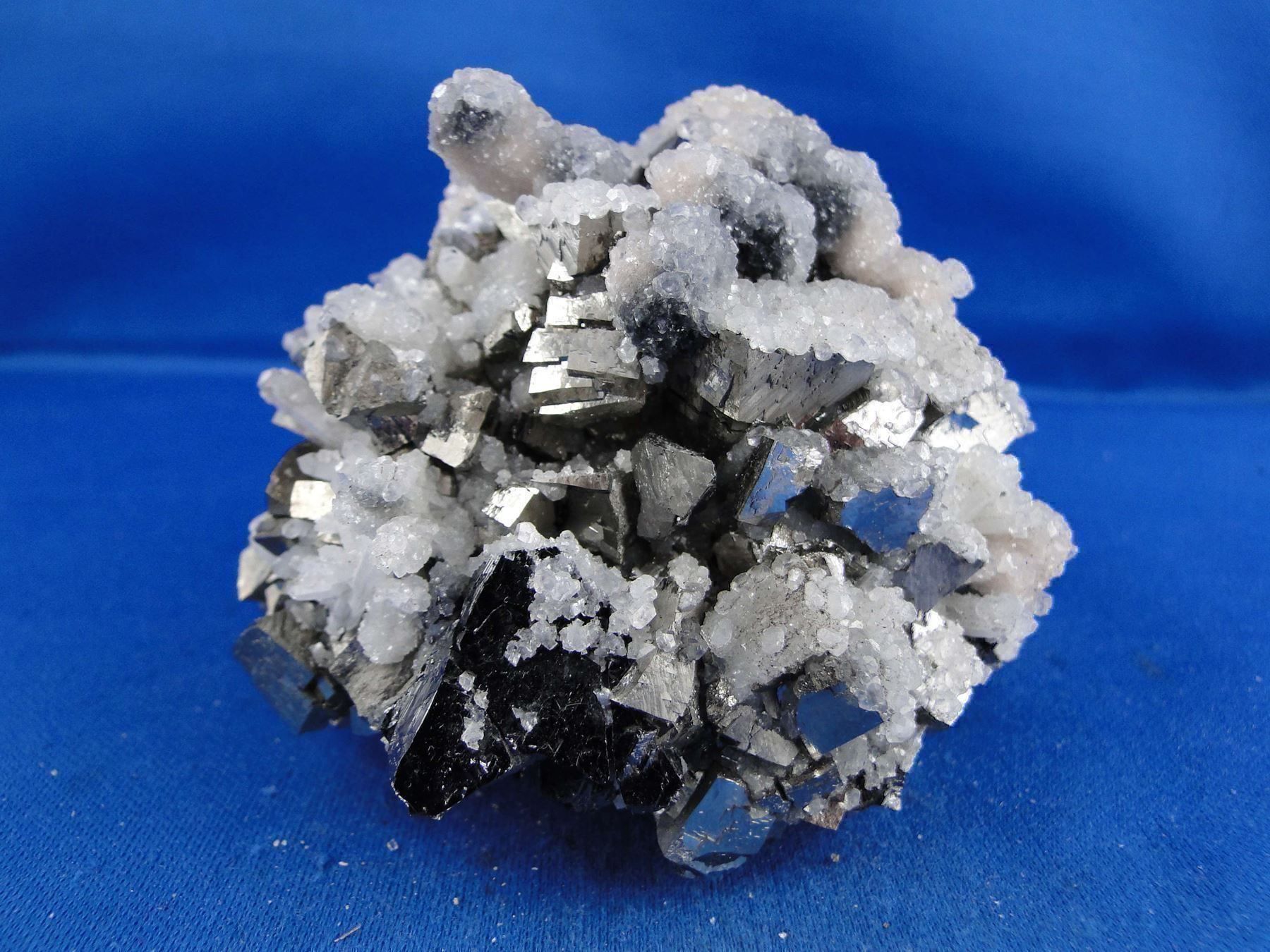 Minerali & Pietre curative: Arsenopyrit mit Sphalerit und Calcit – Usato da Schinznach Bad venduto da Demerald