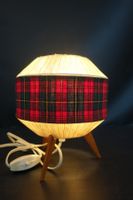 Vintage Tischlampe mit Tartan-Muster – Holzfüsse