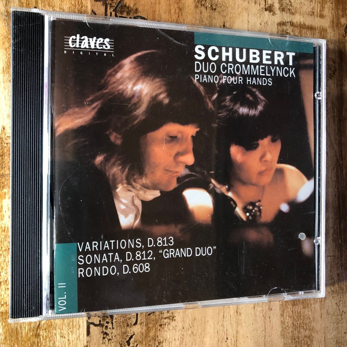 CD: Schubert - Piano 4 mains - Variations, Sonate – Usato da Haute-Nendaz venduto da photoksar
