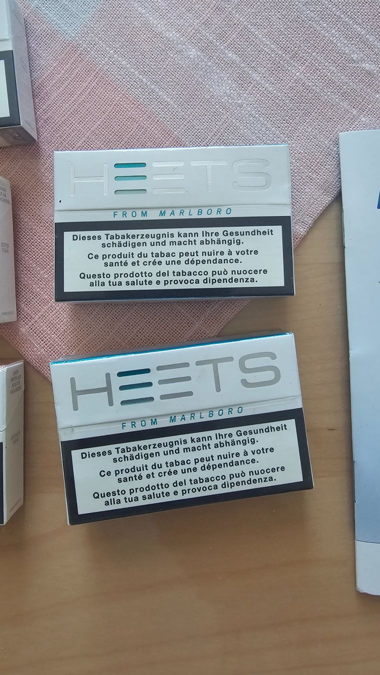 Iqos Altri Prodotti per fumatori: IQOS SYSTEM Device 2.4 + 5 paquets Heets – Nuovo e nell'imballaggio originale da Etoy venduto da angi020 3