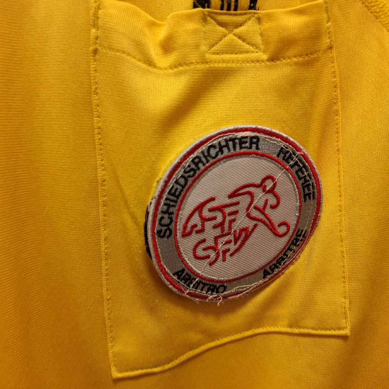 Canottiere & Pantaloni: Adidas Arbitro Gelb XL vintage – Usato da Bellinzona venduto da LA-ropa-de-Juan 8