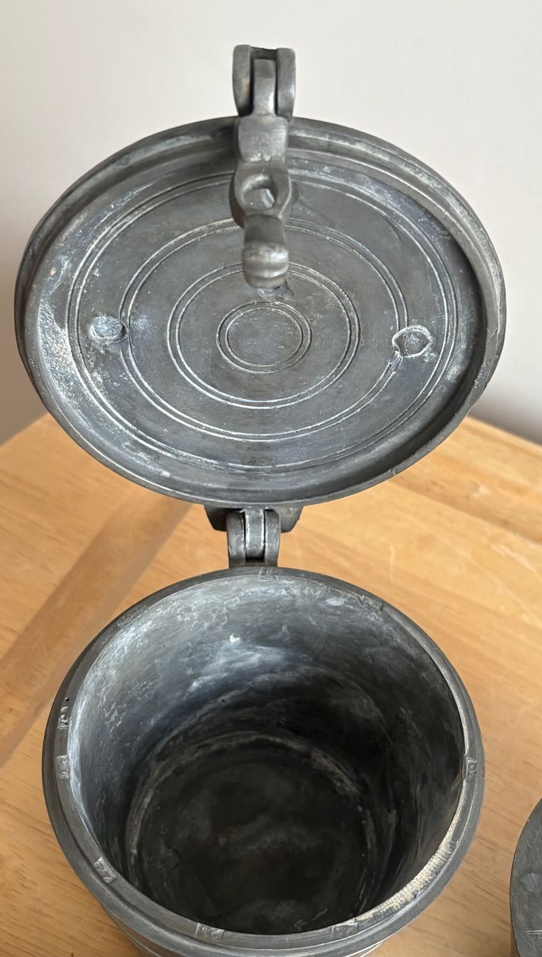 Tassen: Zinnbecher mit Deckel und Gewichten antik – Gebraucht aus Frick von Rukki 4