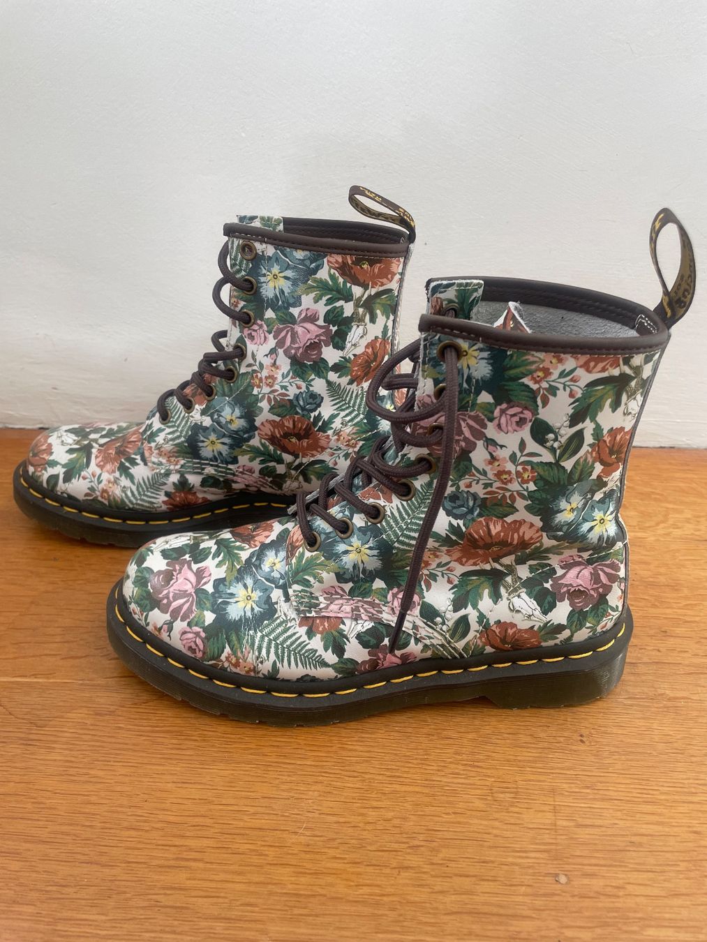 Dr. Martens Damenschuhe: Dr. Martens, Blumenmuster, 38 – Neu (gemäss Beschreibung) aus Zürich von san_z75z 1