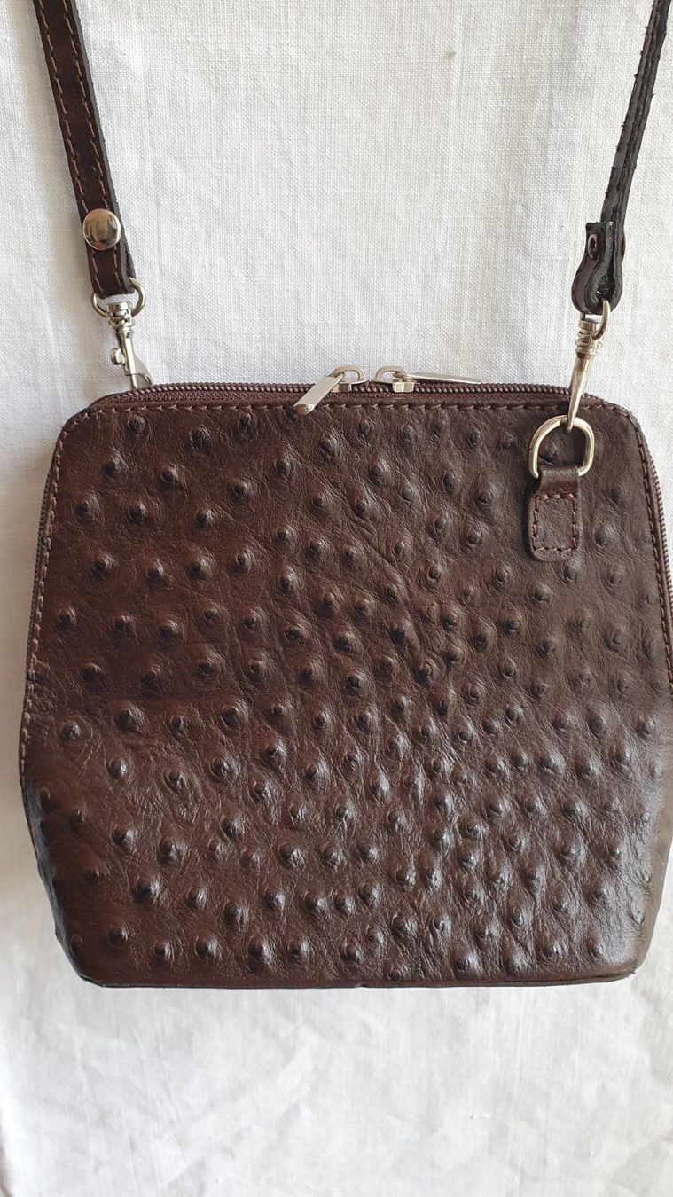 Borse da donna: Kleine Lederhandtasche braun, Straussenoptik – Usato da Brüttisellen venduto da Kluba 1