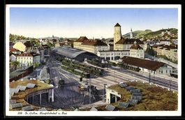 AK St. Gallen, Hauptbahnhof und Post von Anhöhe aus, Waggons