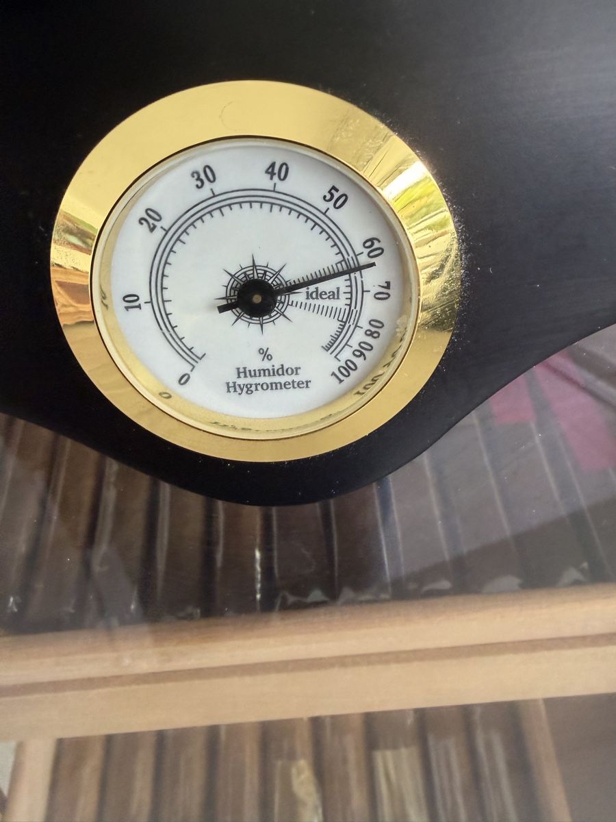 Humidor per sigari: Humidor mit 31 Zigarren, sehr schön – Usato da Safenwil venduto da Corahund 5