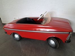 wunderschönes, uraltes Tretauto Moskwitsch Metall + Federung