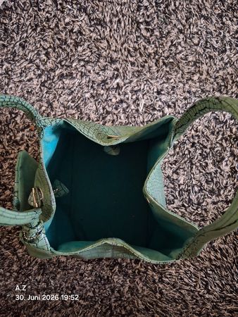 Handtasche mit Krokomuster mintfarben mit Portemonnaie