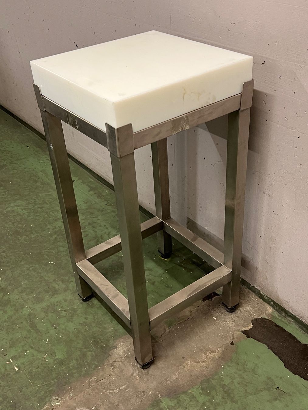 Komplettküchen: GASTRO Hackblock mit Edelstahlgestell – Gebraucht aus Biel/Bienne von Jomazi 3