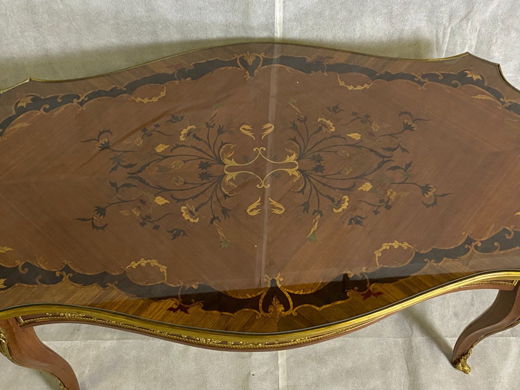 Tische: Table de salon de style Louis XV  marqueterie. – Gebraucht aus geneve von louisart 2