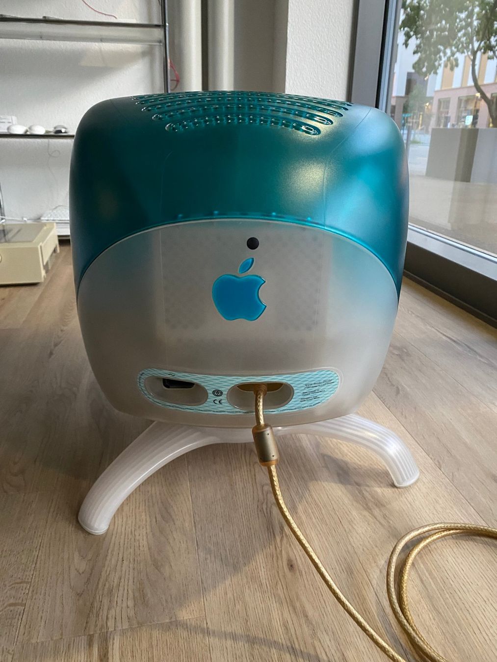 Apple Monitor: Apple Studio Display 17 CRT Blueberry VGA Sony Trinitron – Difettoso da Wetzikon ZH venduto da BackToRetro 1