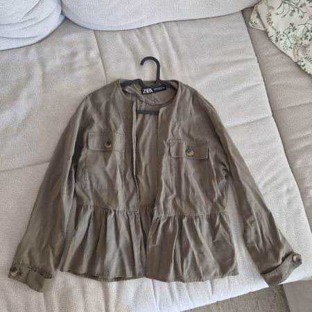 Zara Jacke Olivgrün Langarm Grösse XS guter Zustand