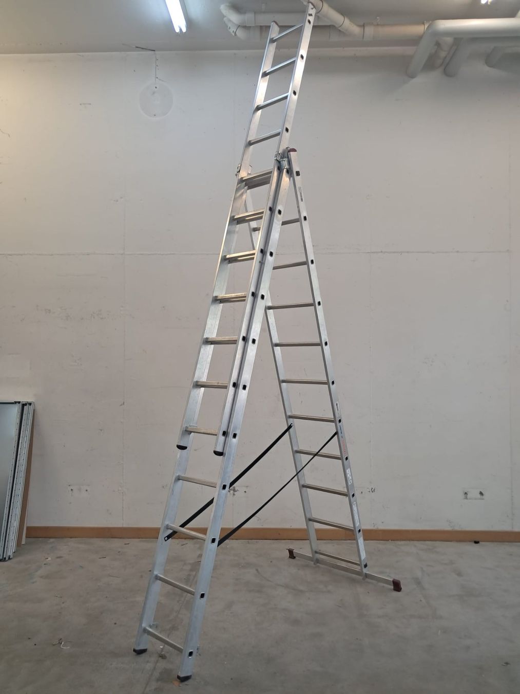 Echelles: 3-teilige Leiter Aluminium Multifunktionsleiter, Bockleiter – D'occasion à Zürich par Lia107
