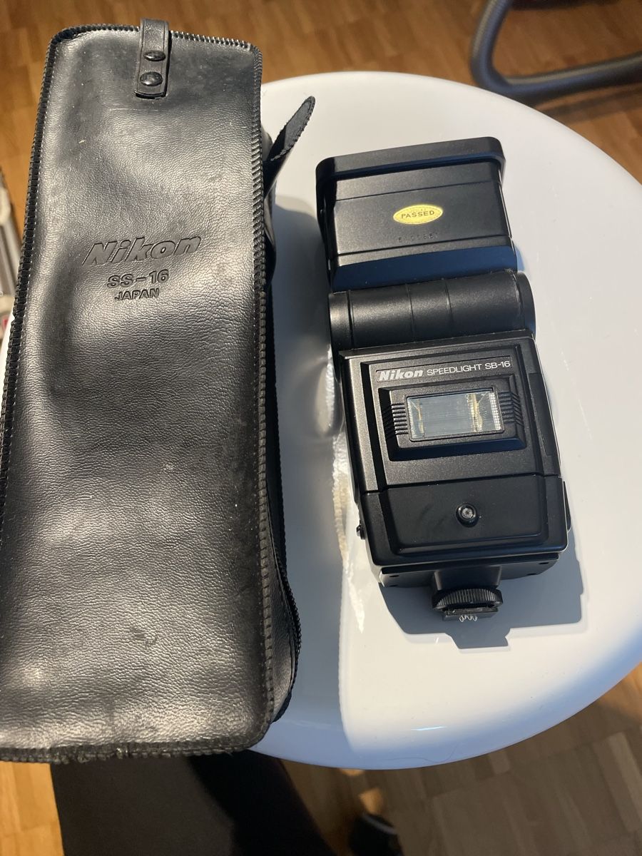 Flash: Nikon Speedlight SB-16 Blitzgerät mit Tasche – Difettoso da Volketswil venduto da Edwiga01