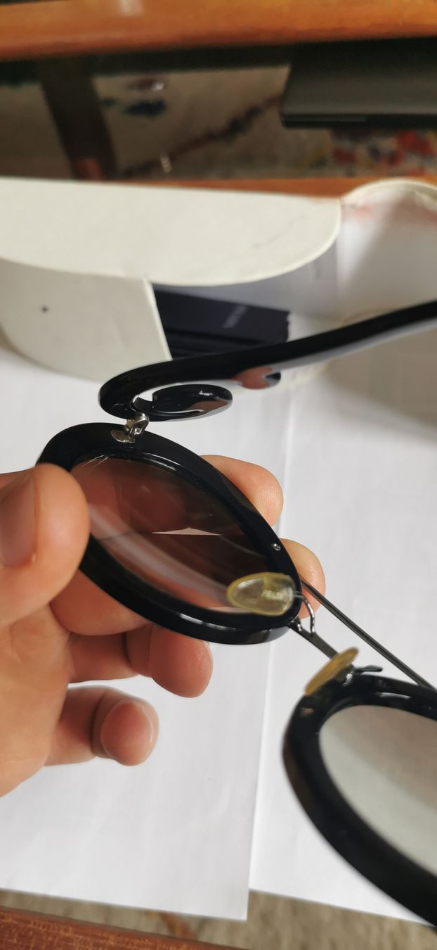 Prada Brillen & Gläser: lunettes de soleil Prada – Gebraucht aus Vésenaz von Angela.C3 5
