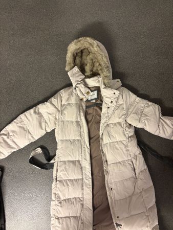 Damen Steppmantel Geox beige mit Kunstfellkapuze Grösse 42