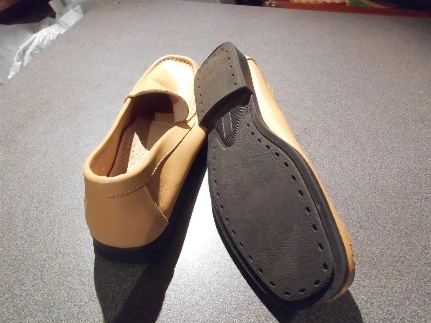 Chaussures hommes: Slipper Grösse 39, Authentic, hellbraun – D'occasion à Zürich par abraxas1291 1