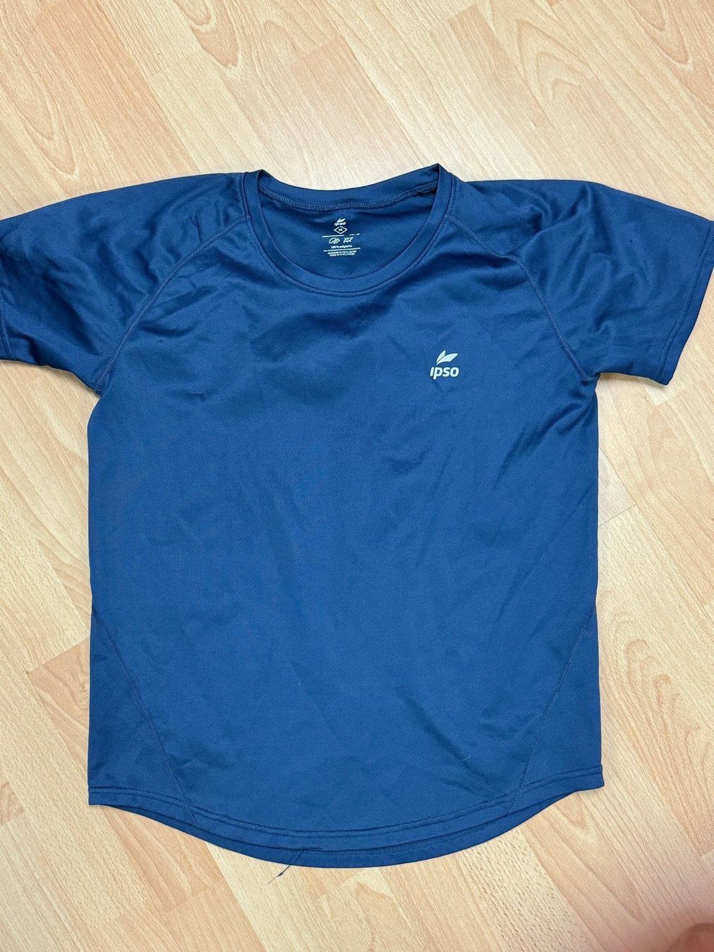 Leibchen & Hosen: MEN blaues IPSO Trainingshirt (M) – Gebraucht aus Ostermundigen von Vangiolillo 1