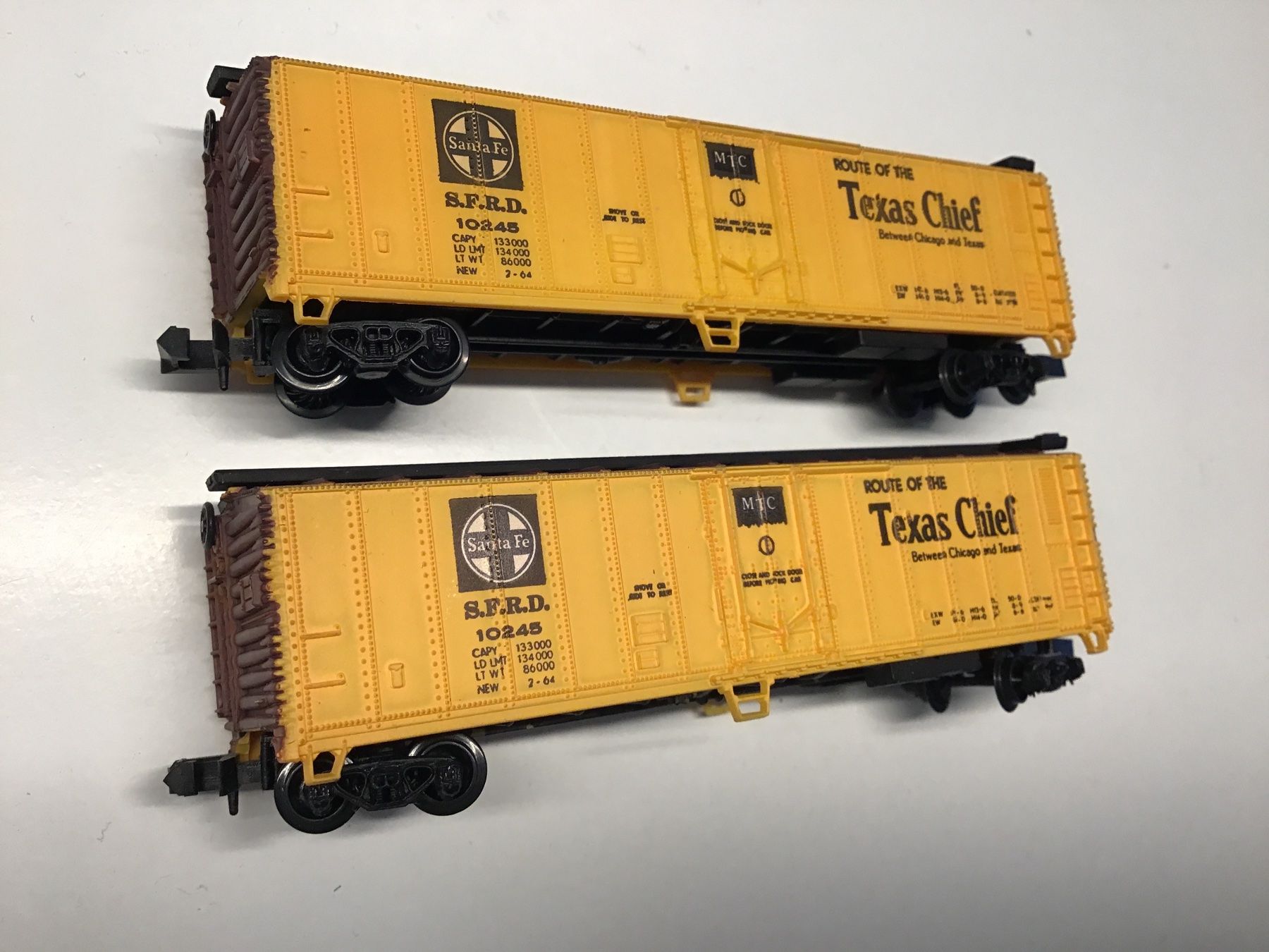 Modelleisenbahnen: Santa Fe Texas Chief Güterwagen, N 2X – Gebraucht aus Männedorf von Modelle-aller-Art 1