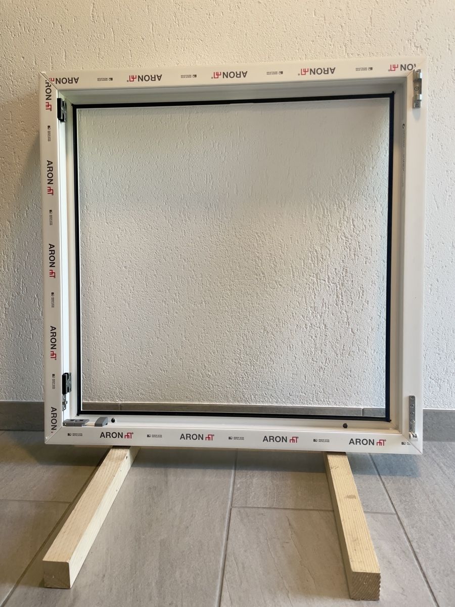 Fenster: Neues PVC-Fenster Aron Basic 80x80 rechts – Neu (gemäss Beschreibung) aus Uerkheim von
