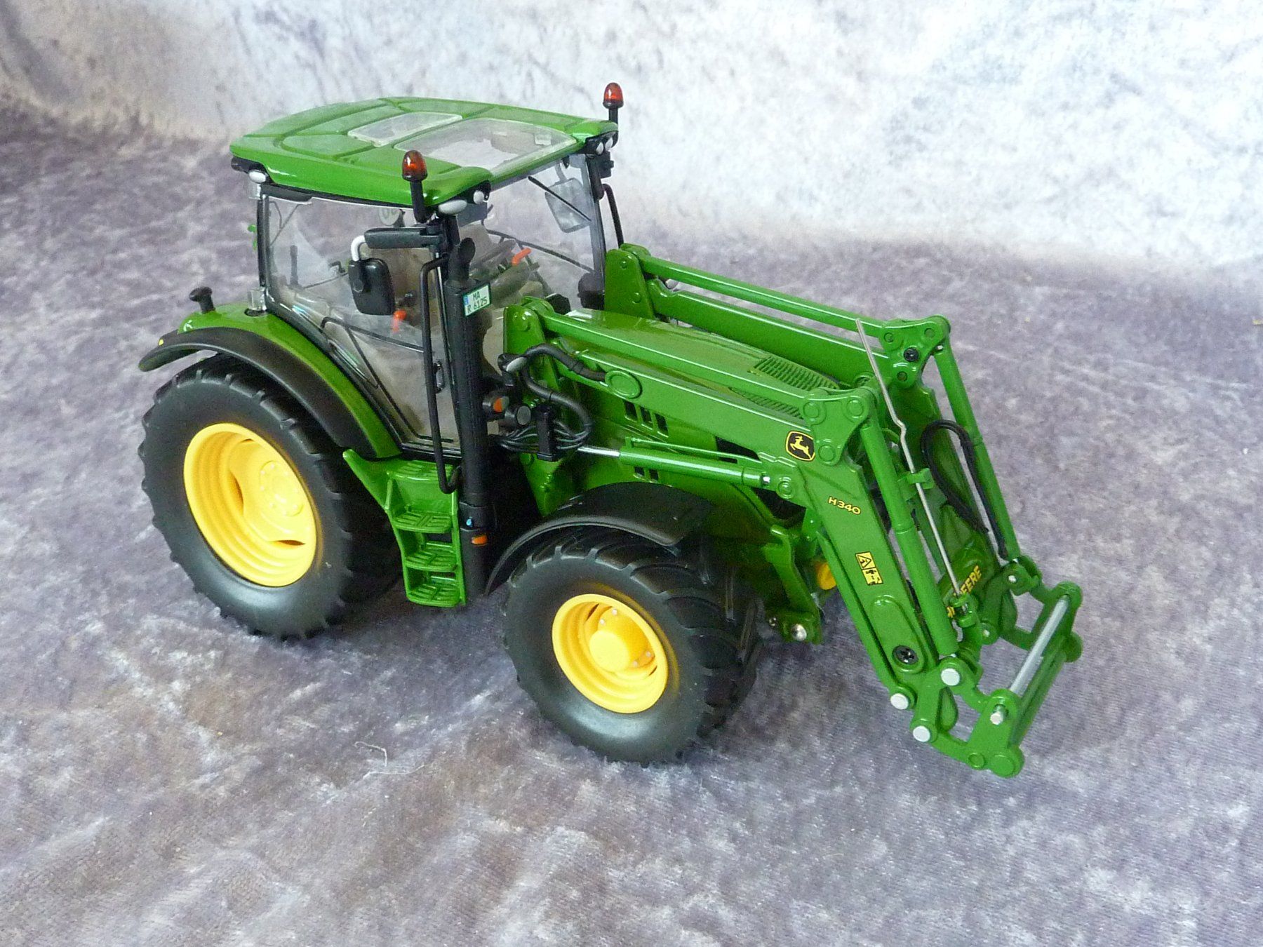 John Deere Modellini d'auto: Traktor John Deere 6125R mit Frontlader  1:32 – Nuovo (secondo la descrizione) da Dürrenäsch venduto da modellautos4you 5