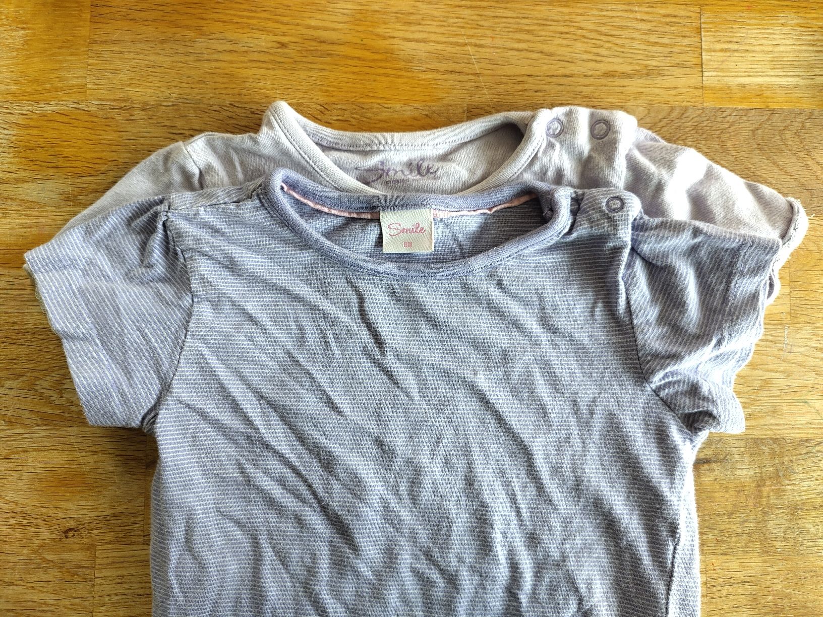 T-shirt: Zwei schöne Tshirts – Usato da Solothurn venduto da sam9129