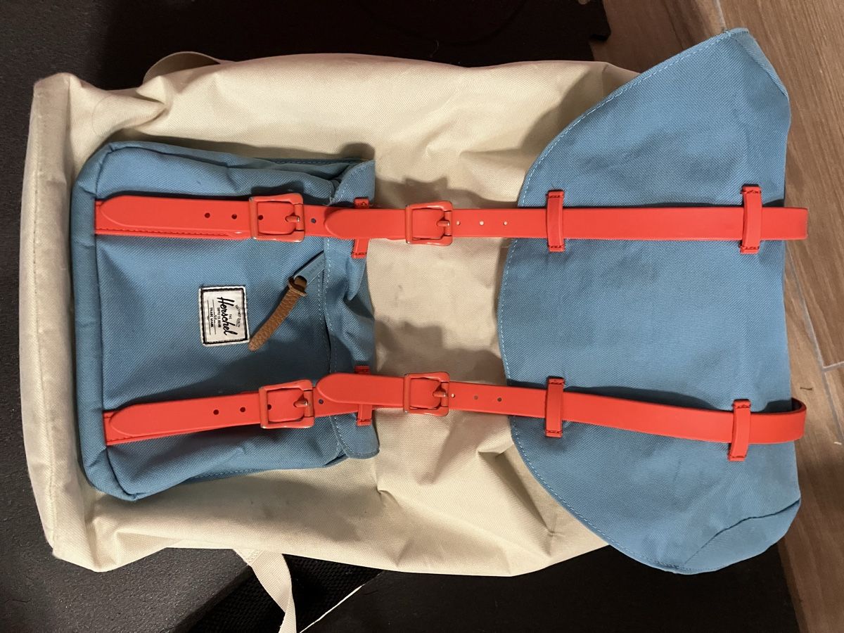 Rucksäcke: Herschel Rucksack gebraucht Auto Motiv – Gebraucht aus Winterthur von CocoTheCat