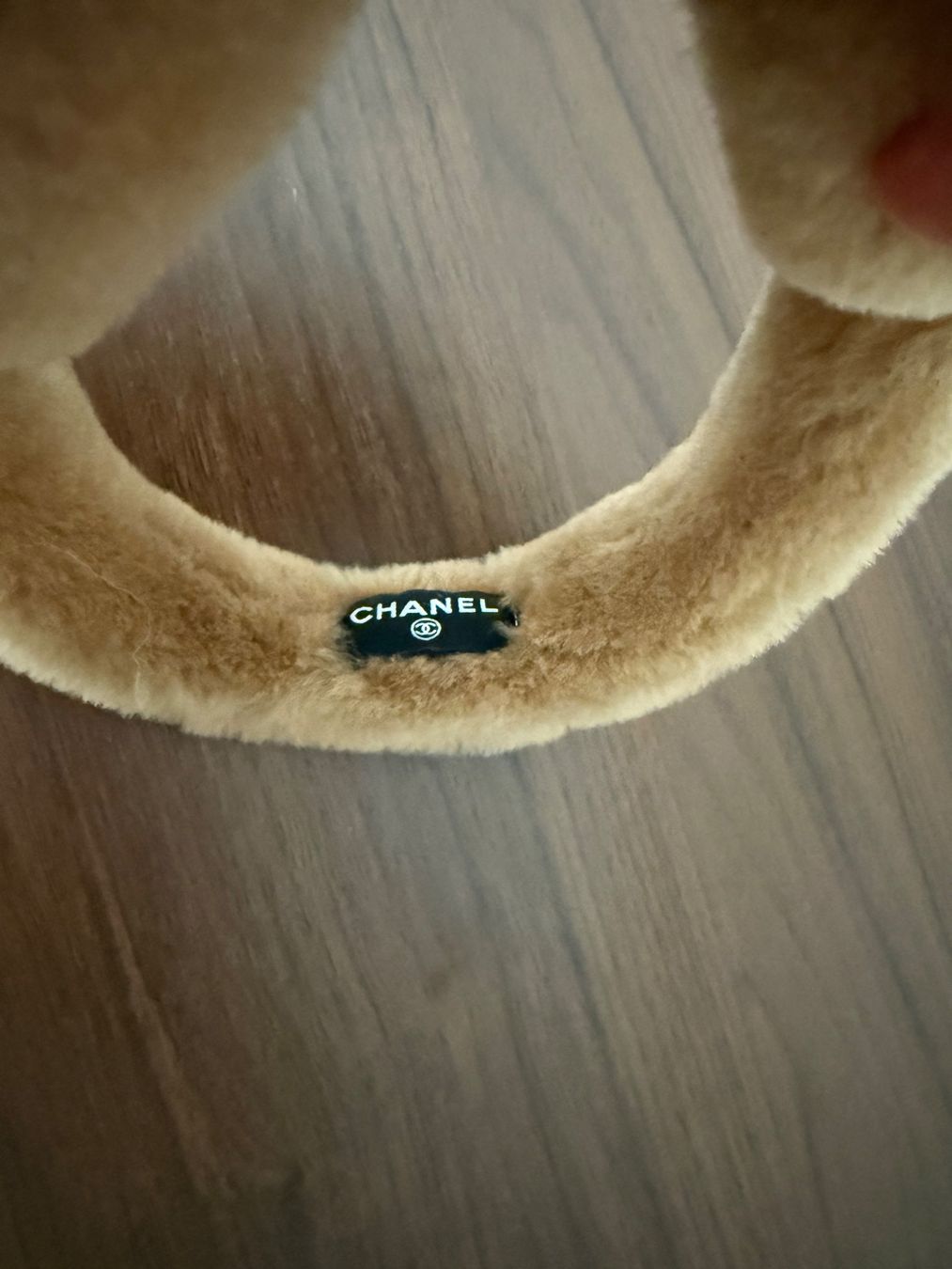 Chanel Copricapi, berretti & cappellini: Chanel Ohrenwärmer – Nuovo (secondo la descrizione) da Embrach venduto da Gsab 6