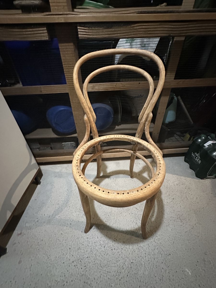 Thonet Sedie: 4 chaises de bistrot Thonet à restaurer  – Usato da Biel/Bienne venduto da mooks77 4