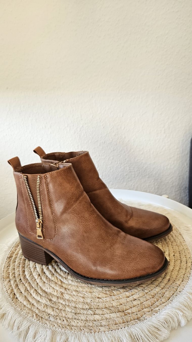 Damenschuhe: Bottes à talon  – Neu (gemäss Beschreibung) aus Nyon von nay_y72c