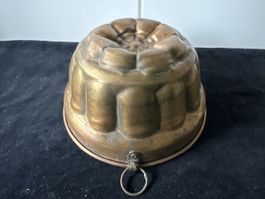 Kleinere Backform aus Kupfer