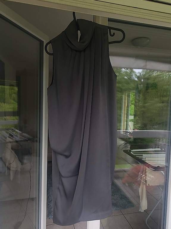 Zara Vestiti: Robe grise courte en soie ZARA – Nuovo (secondo la descrizione) da La Tour-de-Peilz venduto da sas_sq9j