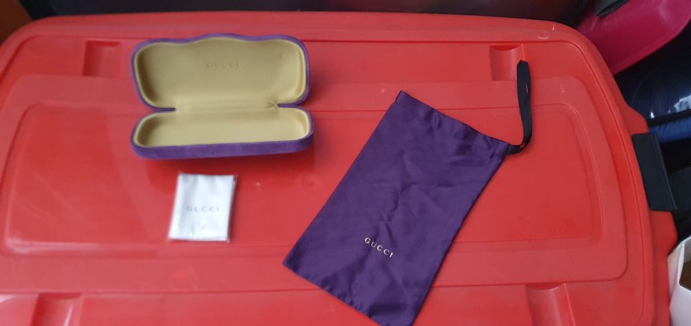 Custodia per occhiali in velluto viola con accessori Gucci Gebraucht in Melano fur CHF 14
