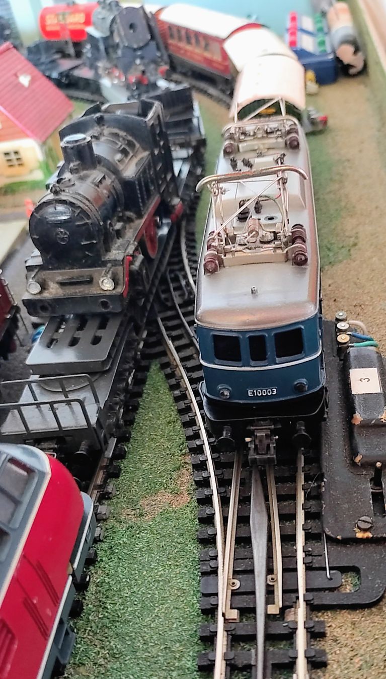 Modellini di ferrovie: TrixExpress E10 Prototyp der DB in Originalkartong anf.5OerJ – Usato da Kirchberg BE venduto da RadioGerberPrivat 6