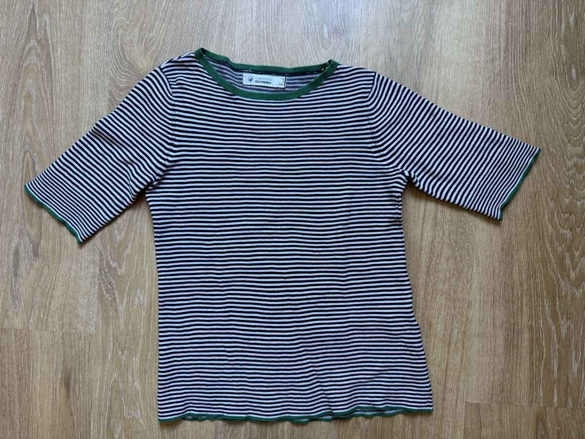 T-Shirts: T-shirt maille noir/blanc rayé Cortefiel, t.S/36 – Gebraucht aus Tavannes von Thriftshop