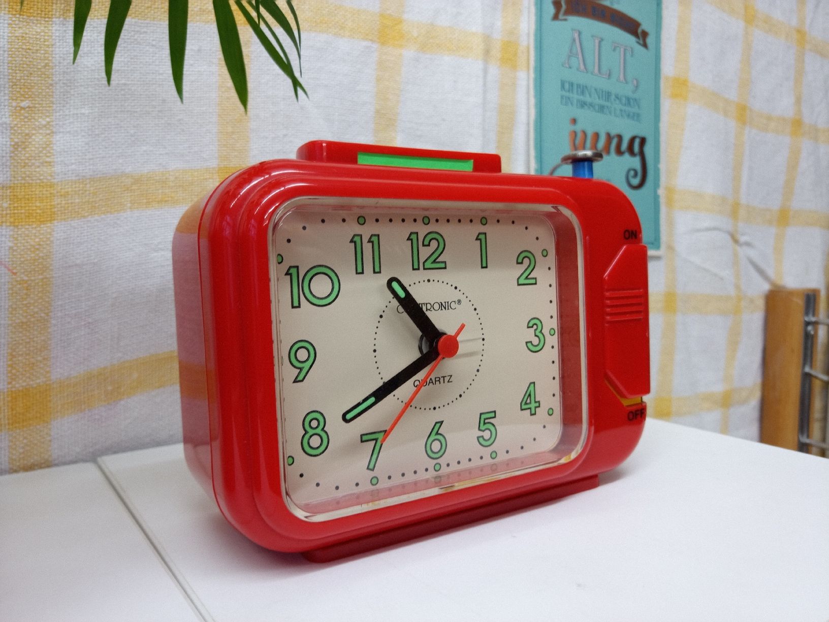 Sveglie: Vintage Wecker rot Plastik – Usato da Reiden venduto da Zofi-Brocki 1