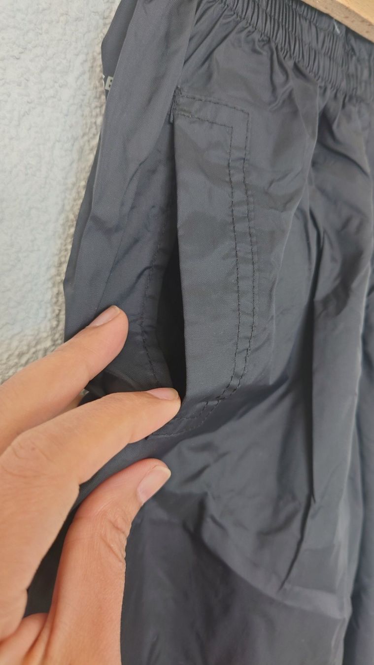 Pantaloni: Pantalon imperméable Mountain Warehouse 3-4 ans – Usato da Vevey venduto da MAMA-a-Vevey 3