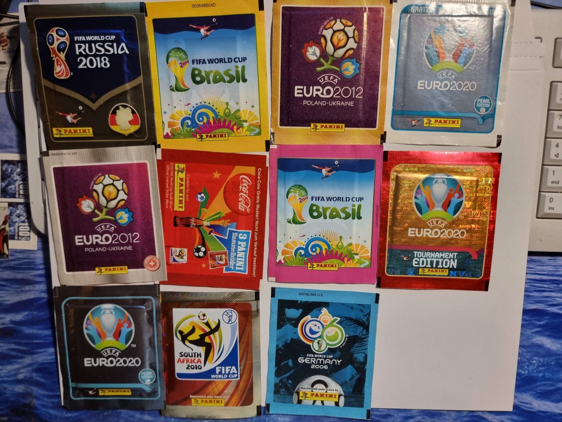 Panini Carte collezionabili: panini em 2012, wm 2006,2018,2014 etc.tüten – Nuovo (secondo la descrizione) da Oberglatt ZH venduto da paninistickersworld